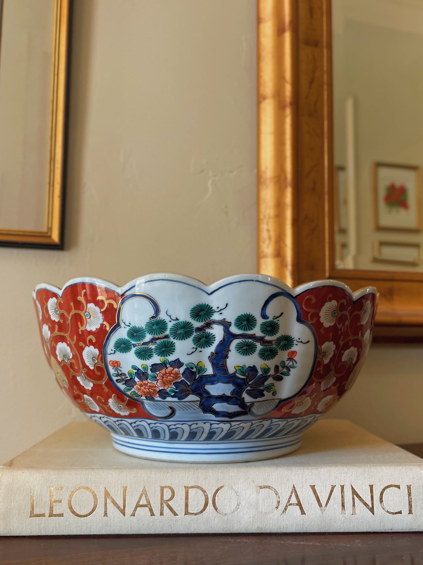 Vintage Japanese Imari Scalloped Porcelain Decorative Bowl