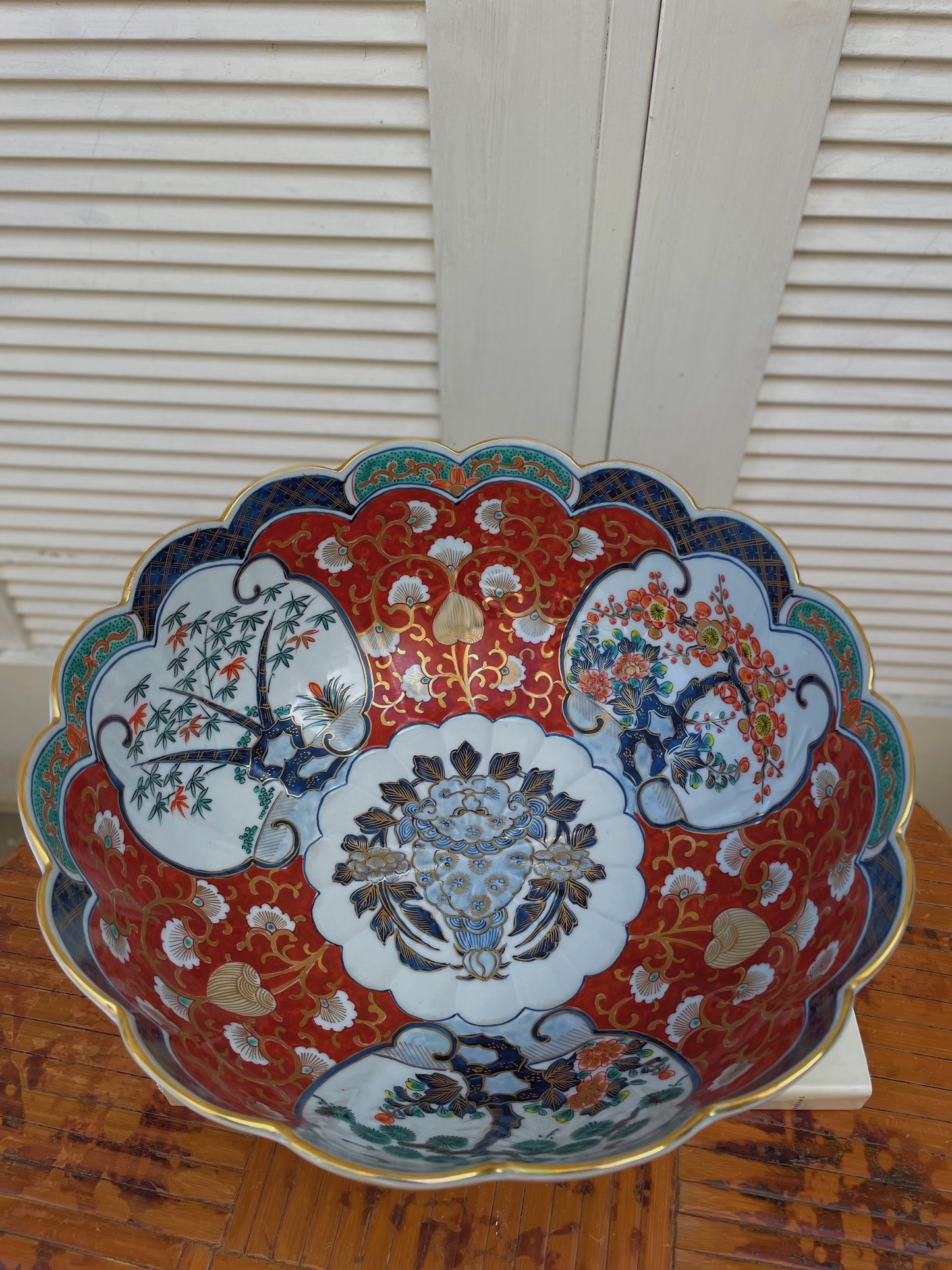 Vintage Japanese Imari Scalloped Porcelain Decorative Bowl