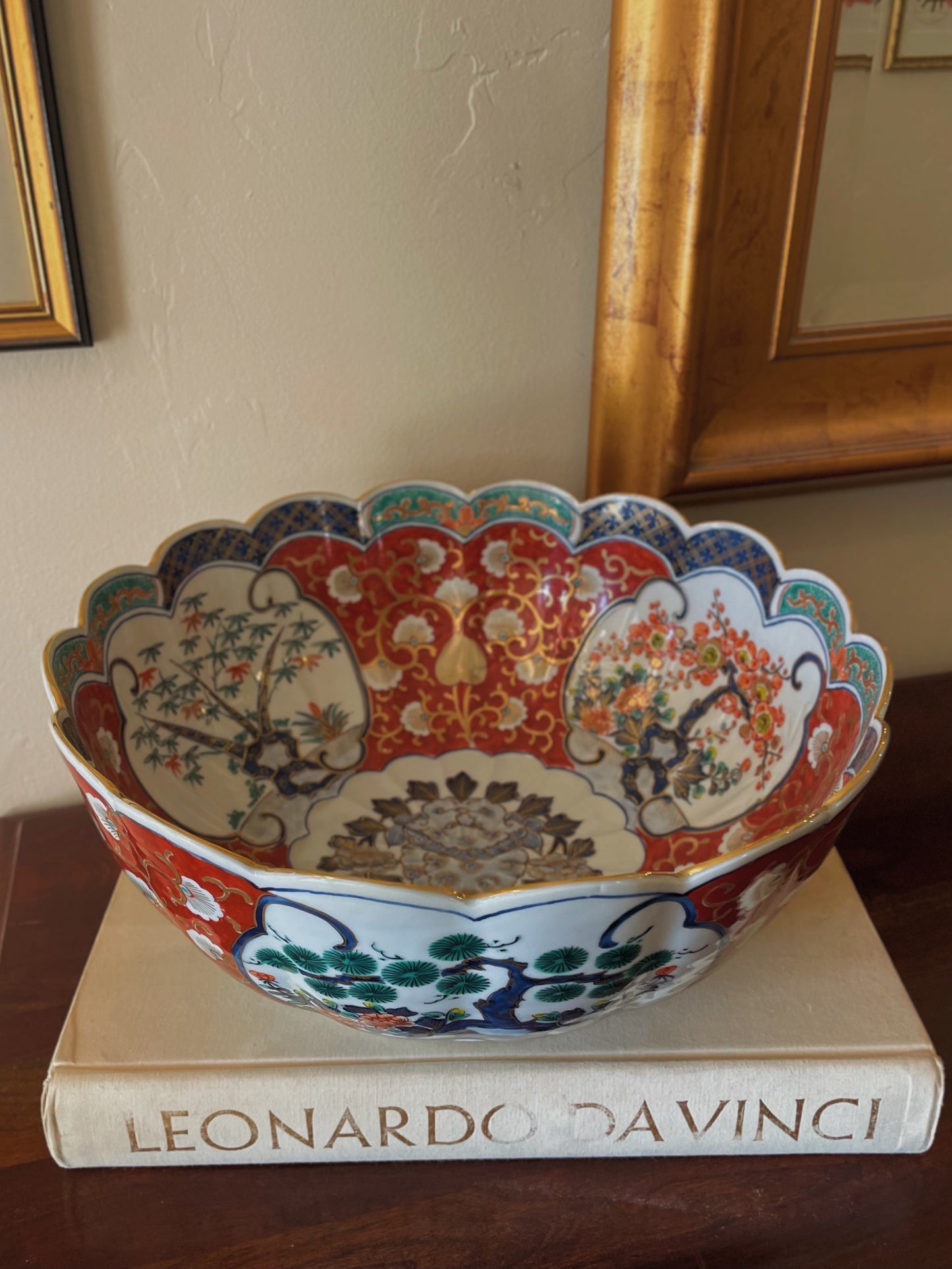 Vintage Japanese Imari Scalloped Porcelain Decorative Bowl